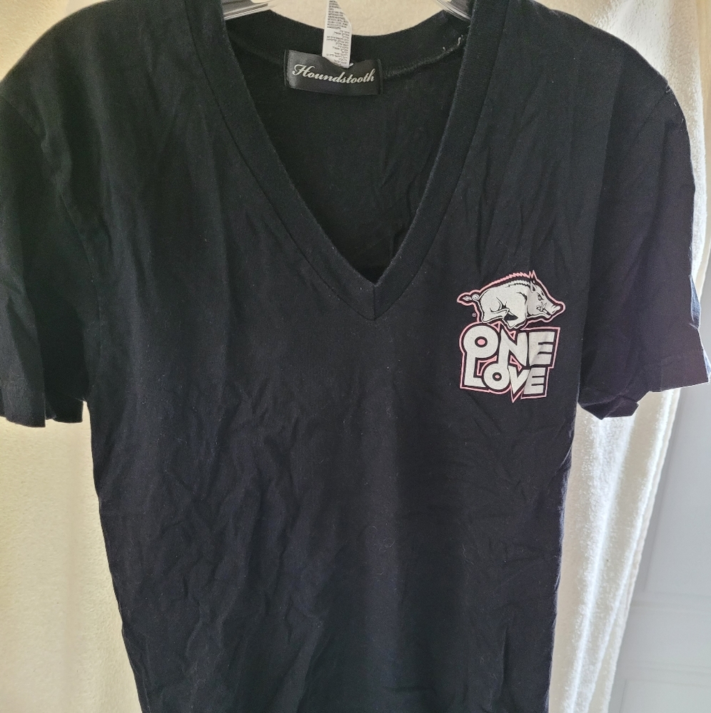 (903) Houndstooth, Tee Shirt ,Size Small